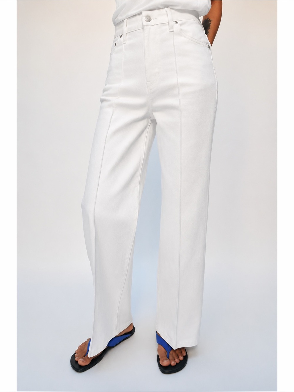 Zara High Rise Relaxed Straight‎ Jeans